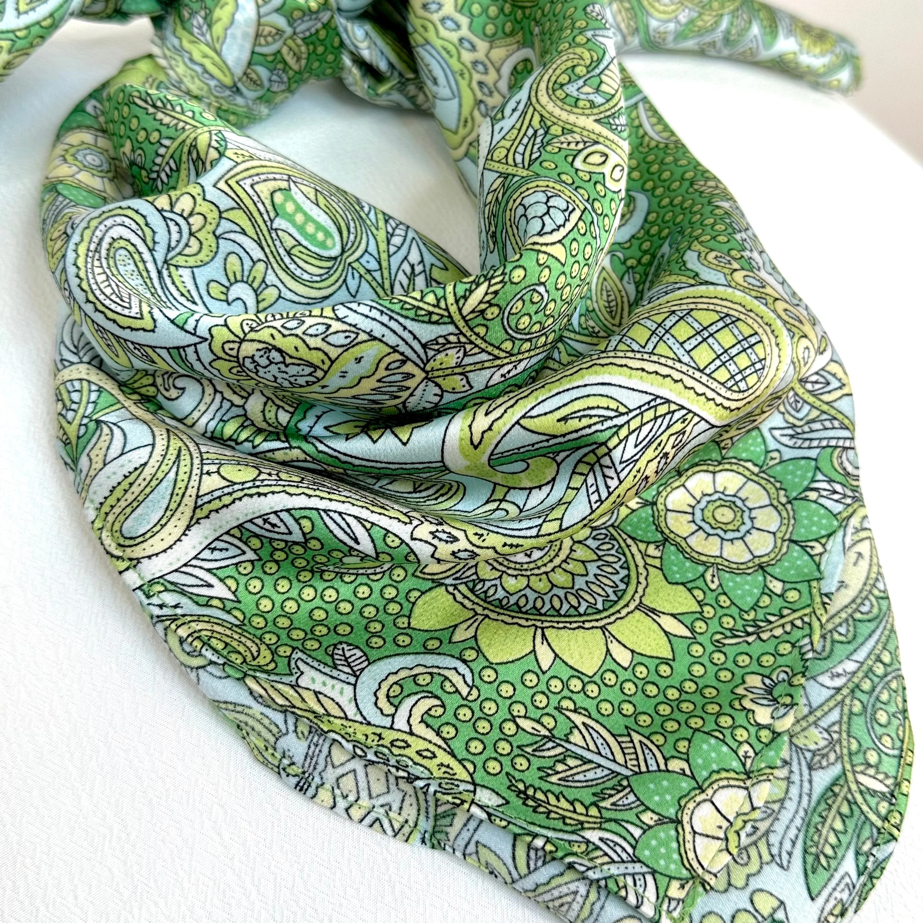 SQUARE HEAD SCARF (GREEN PATTERN)